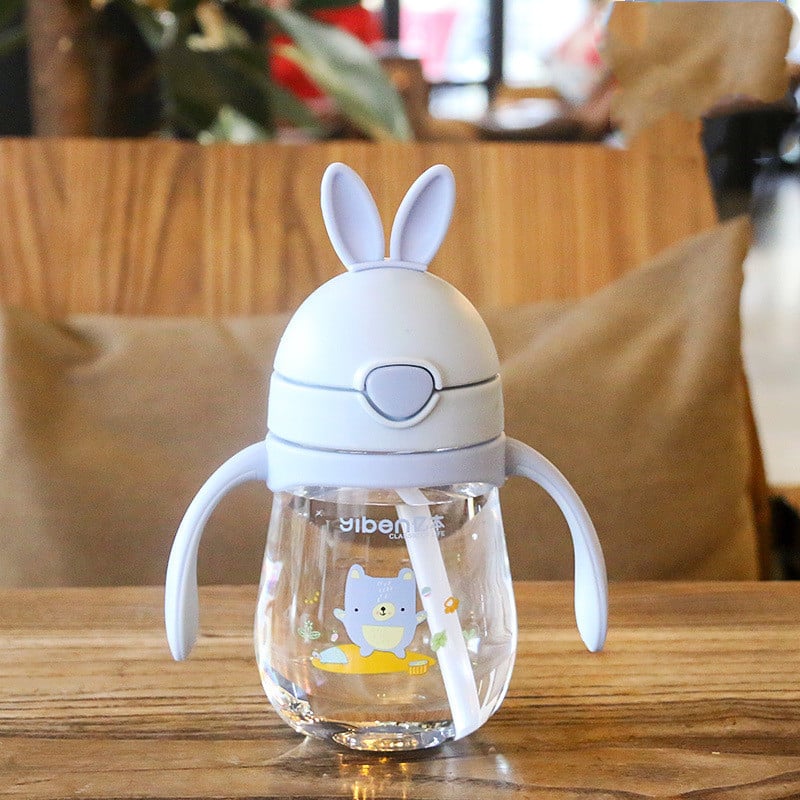Lindo vaso graduado para beber leche de bebé