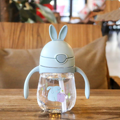 Lindo vaso graduado para beber leche de bebé